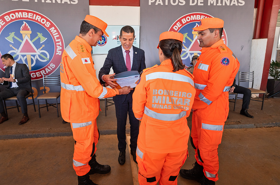 Entrega viaturas CBM Patos de Minas.jpg