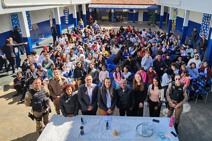 Pedro Leopoldo Amigos da Escola noticia.jpg