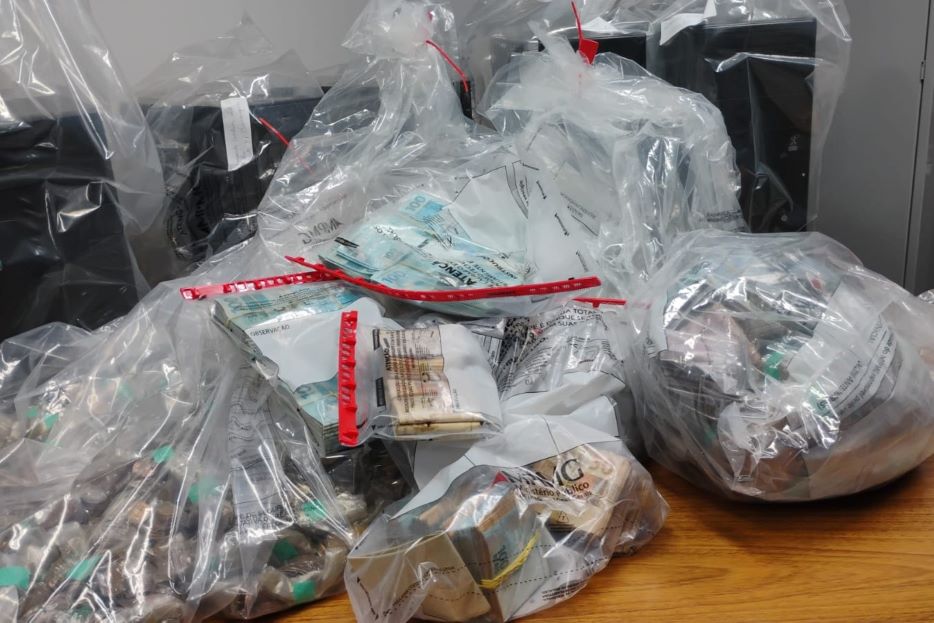 apreensoes de dinheiro vivo e documentos em cataguases.jpg