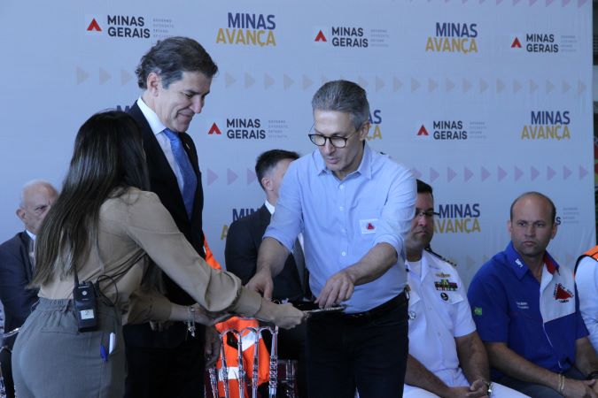 NOTICIA - entrega aeronaves _4_.JPG
