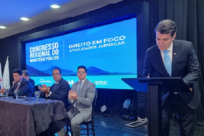 ucc moc NOTICIA - Copia.jpg