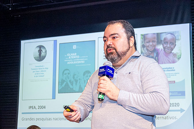 NOTICIA05_seminario_crianca_adolescentes_caodcaEric_Bezerra_IMG_2719.jpg