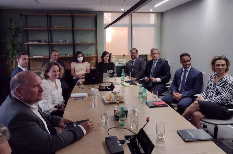 Representatives from the UK Embassy in Brazil visit the MPMG Environmental Support Center Representatives from the UK Embassy in Brazil visit the MPMG Environmental Support Center