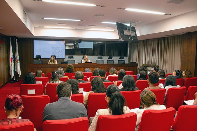 reuniao atendimento crianca noticia.jpg