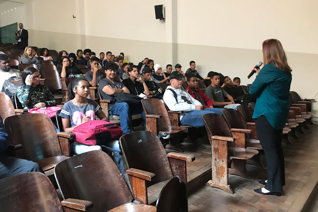 Alunos da Escola Estadual Professor Pedro Aleixo participam do “Por ...